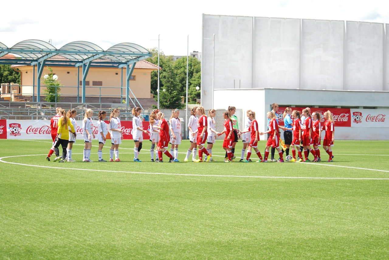 Renard marca y Francia vence a Brasil 2-1 en la Copa Leauge