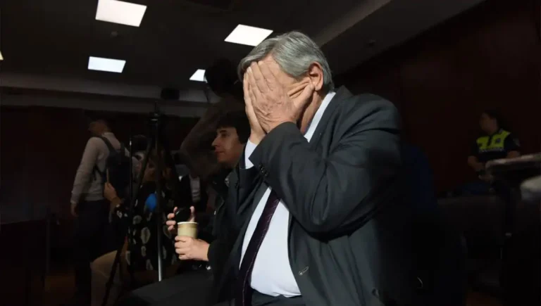 1200x680_alevoso-alberto-lebbos-se-llevo-manos-cara-despues-escuchar-veredicto-tribunal-al-cerrar-otro-juicio-mas-muerte-hija-paulina-1135589-112637